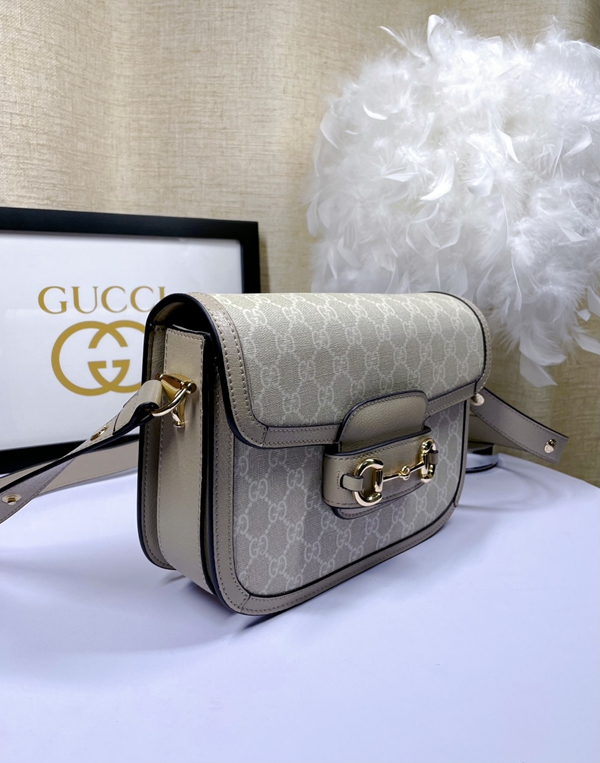 激安グッチバッグコピー背面デザイン